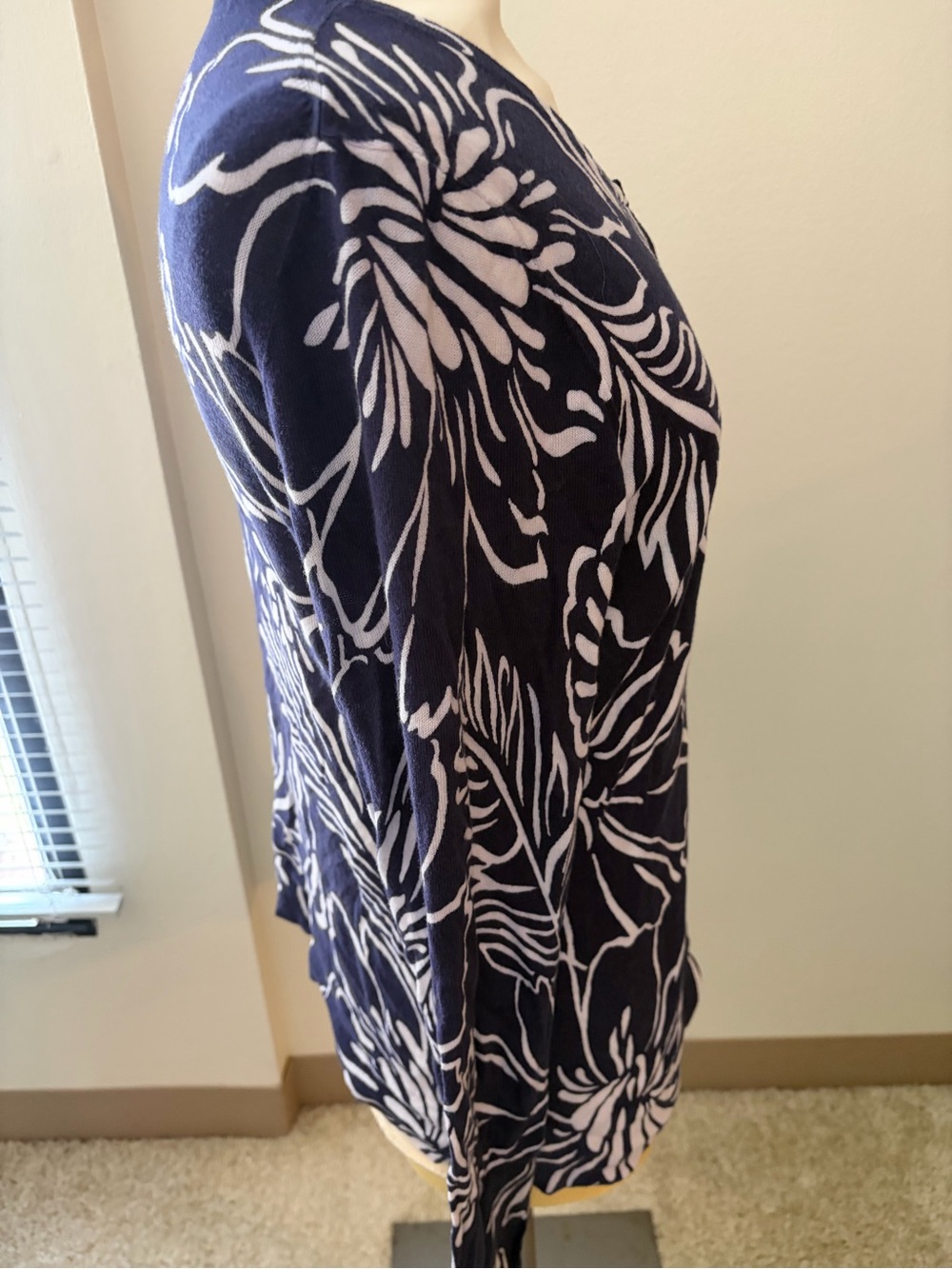 Lilly Pulitzer Navy and White Floral Button-Down Cardigan - Picture 2 of 8